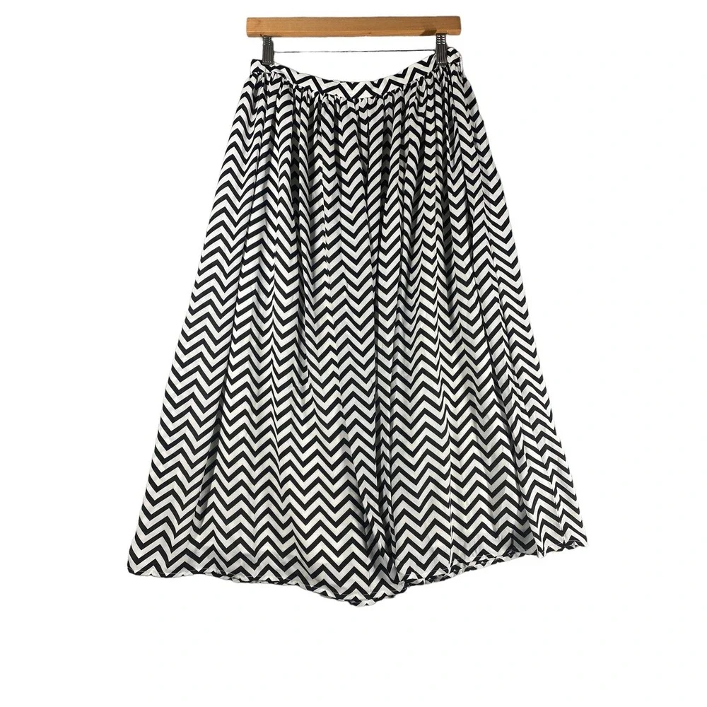 Rhyme Los Angeles Womens Black and‎ White Chevron Skirt Size Medium
